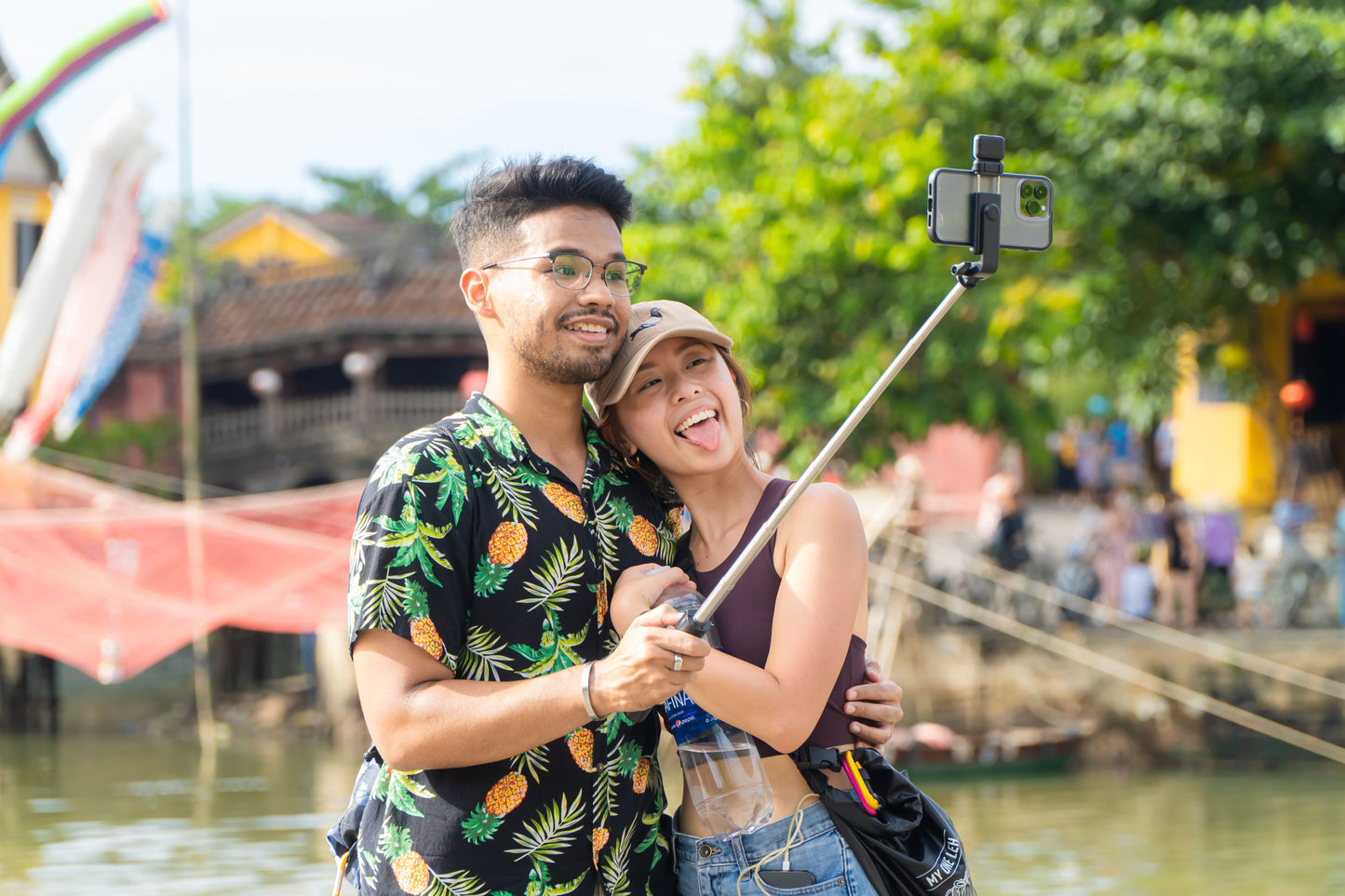 R1S Extendable Flash 3-in-1 Selfie Stick Tripod with Bluetooth Remote